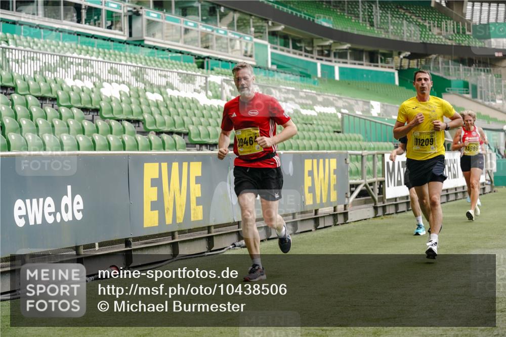 13.09.2026 - 21. swb-Marathon Bremen Michael Burmester http://msf.ph/oto/10438506 13.09.2026 10:26:59 Laufen im Stadion 10096, 10142, 10172, 10210, 10214, 10228, 10231, 10269, 10289, 10310, 10318, 10319, 10342, 10346, 10352, 10398, 10436, 10445, 10447, 10454, 10464, 10489, 10504, 10514, 10536, 10541, 10566, 10583, 10628, 10638, 10735, 10742, 10744, 10806, 10807, 10860, 10866, 10873, 10897, 10898, 10956, 10987, 10992, 11015, 11019, 11020, 11060, 11063, 11088, 11110, 11111, 11130, 11135, 11148, 11155, 11187, 11193, 11199, 11209, 11232, 11279, 11312 meine-sportfotos.de
