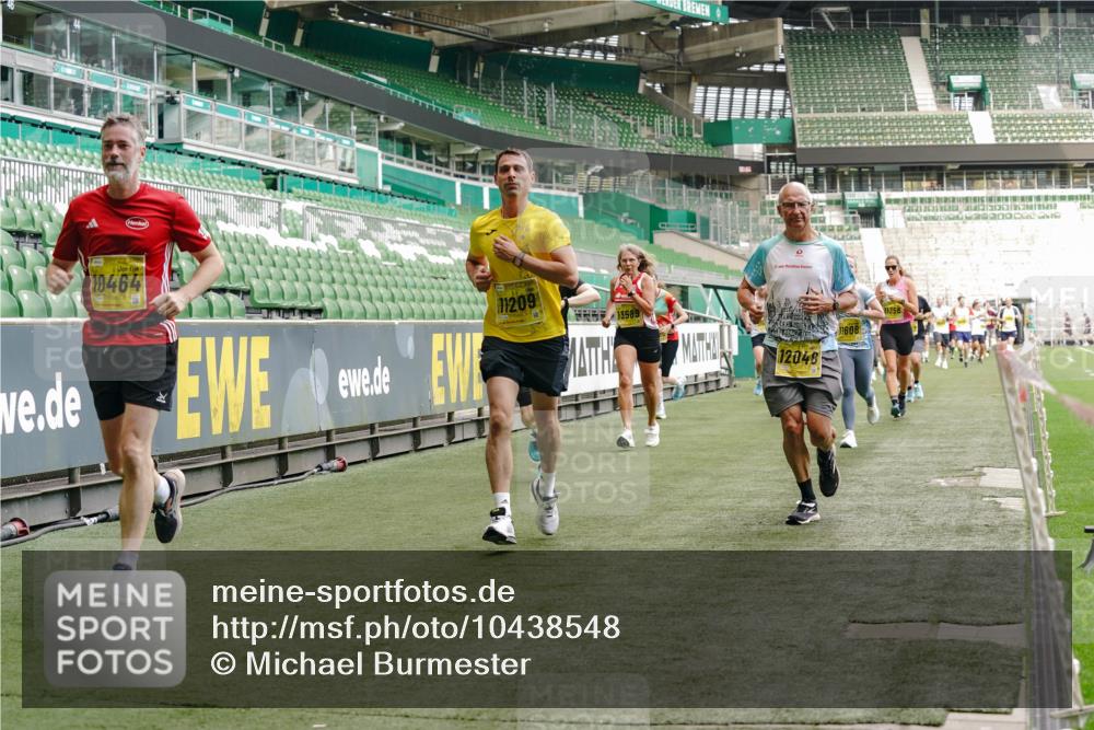 13.09.2026 - 21. swb-Marathon Bremen Michael Burmester http://msf.ph/oto/10438548 13.09.2026 10:27:00 Laufen im Stadion 10096, 10142, 10172, 10210, 10214, 10228, 10231, 10269, 10289, 10310, 10318, 10319, 10342, 10346, 10352, 10398, 10436, 10445, 10447, 10454, 10464, 10489, 10504, 10514, 10536, 10541, 10566, 10583, 10628, 10638, 10735, 10742, 10744, 10806, 10807, 10846, 10860, 10866, 10873, 10897, 10898, 10956, 10987, 10992, 11015, 11019, 11060, 11063, 11076, 11088, 11110, 11111, 11130, 11135, 11148, 11155, 11187, 11193, 11199, 11209, 11232, 11279, 11312 meine-sportfotos.de