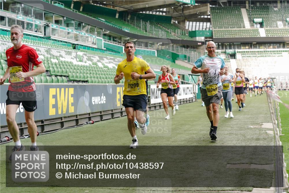13.09.2026 - 21. swb-Marathon Bremen Michael Burmester http://msf.ph/oto/10438597 13.09.2026 10:27:00 Laufen im Stadion 10096, 10142, 10172, 10210, 10214, 10228, 10231, 10269, 10289, 10310, 10318, 10319, 10342, 10346, 10352, 10398, 10436, 10445, 10447, 10454, 10464, 10489, 10504, 10514, 10536, 10541, 10566, 10583, 10628, 10638, 10735, 10742, 10744, 10806, 10807, 10846, 10860, 10866, 10873, 10897, 10898, 10956, 10987, 10992, 11015, 11019, 11060, 11063, 11076, 11088, 11110, 11111, 11130, 11135, 11148, 11155, 11187, 11193, 11199, 11209, 11232, 11279, 11312 meine-sportfotos.de