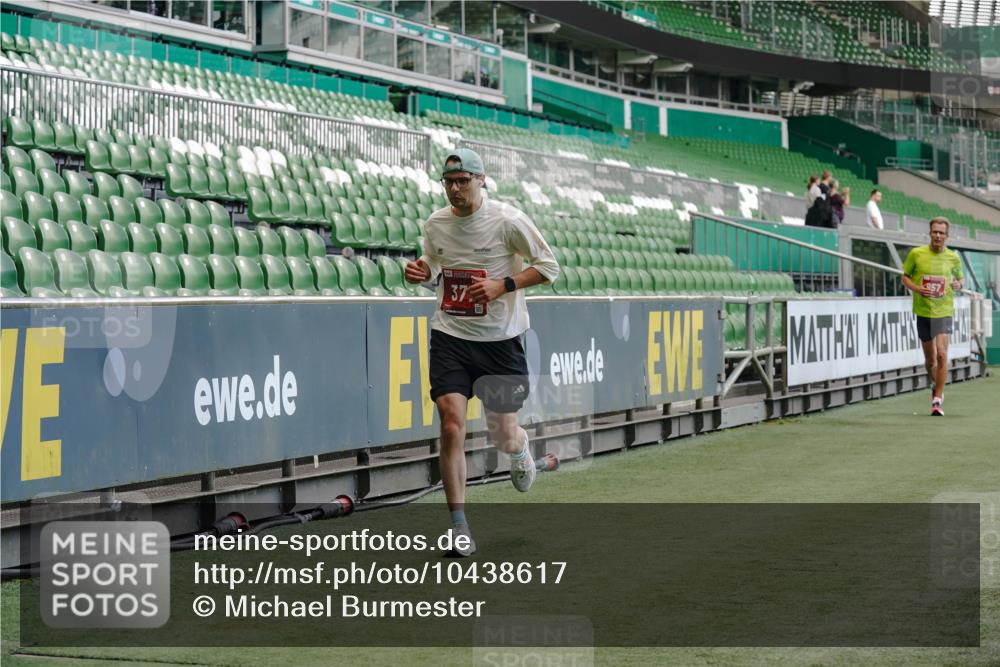 13.09.2026 - 21. swb-Marathon Bremen Michael Burmester http://msf.ph/oto/10438617 13.09.2026 12:40:54 Laufen im Stadion 126, 371, 453, 603, 640, 650, 671, 735, 744, 862, 912, 957, 1136, 1336, 1379, 1381, 1411, 1508, 1540, 1571, 1614, 1797, 1822, 1852, 1860, 1901, 1930, 1950, 2099, 2986, 3624, 3744, 4381, 4399, 4795, 4936, 6198, 6201, 6264, 6630, 7118, 7671, 8065, 9065, 9329, 9630, 10034, 13080, 13224, 346, 365, 466, 658, 895, 1090, 1118, 1288, 1385, 1485, 1583, 1604, 1754, 2073, 2141, 2585, 2670, 3617, 7244, 7768, 8729 meine-sportfotos.de