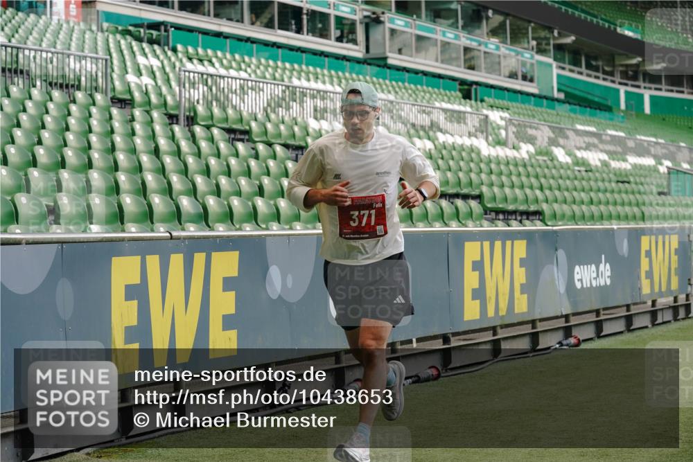 13.09.2026 - 21. swb-Marathon Bremen Michael Burmester http://msf.ph/oto/10438653 13.09.2026 12:40:56 Laufen im Stadion 126, 371, 453, 603, 640, 650, 671, 735, 744, 862, 912, 957, 1136, 1336, 1379, 1381, 1411, 1508, 1540, 1571, 1614, 1797, 1822, 1852, 1860, 1901, 1930, 1950, 2986, 3624, 3744, 4381, 4399, 4795, 4936, 6198, 6201, 6264, 6630, 7118, 7671, 8065, 9065, 9329, 9630, 10034, 13080, 13224, 346, 365, 466, 658, 895, 1090, 1118, 1288, 1385, 1485, 1583, 1604, 1754, 2073, 2141, 2352, 2585, 2670, 3606, 3617, 7244, 7768, 8729 meine-sportfotos.de