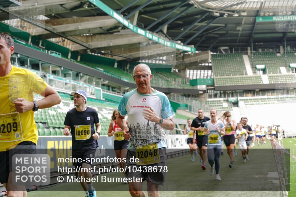 13.09.2026 - 21. swb-Marathon Bremen Michael Burmester http://msf.ph/oto/10438678 13.09.2026 10:27:02 Laufen im Stadion 10096, 10142, 10172, 10210, 10214, 10228, 10231, 10269, 10289, 10310, 10318, 10319, 10342, 10352, 10398, 10436, 10445, 10447, 10454, 10464, 10489, 10504, 10514, 10536, 10541, 10566, 10583, 10628, 10638, 10735, 10742, 10744, 10806, 10807, 10846, 10860, 10866, 10873, 10897, 10898, 10956, 10987, 10992, 11015, 11019, 11060, 11063, 11076, 11088, 11110, 11111, 11130, 11135, 11148, 11155, 11187, 11193, 11199, 11209, 11232, 11279 meine-sportfotos.de