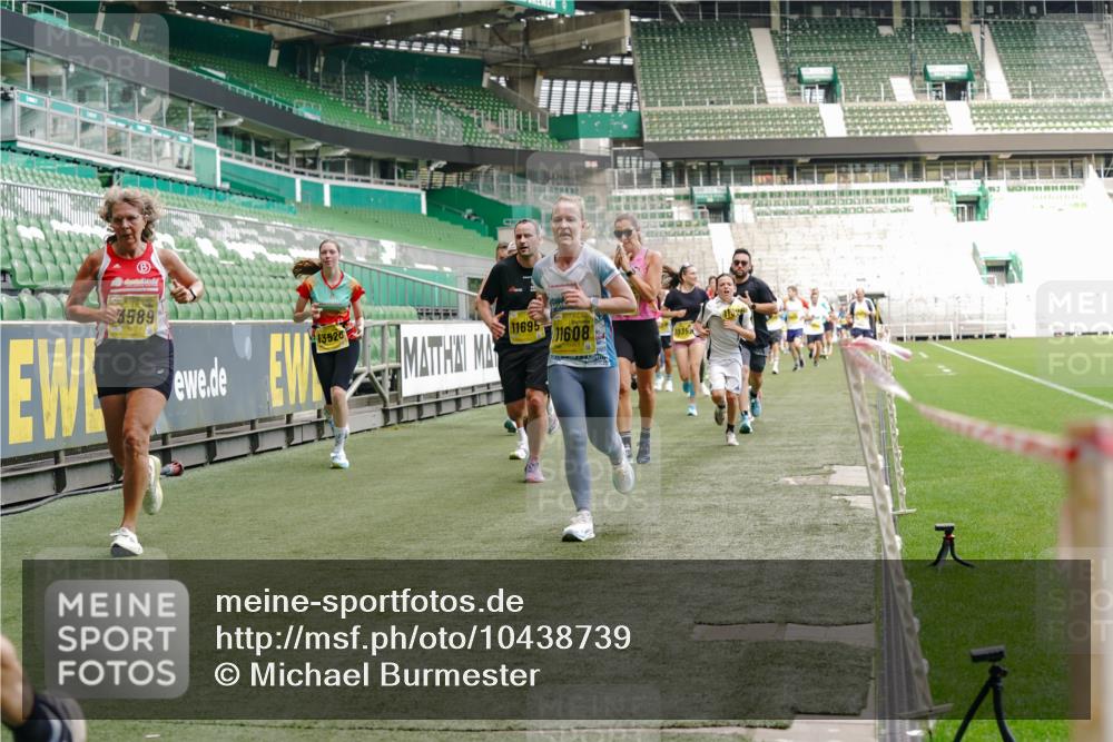 13.09.2026 - 21. swb-Marathon Bremen Michael Burmester http://msf.ph/oto/10438739 13.09.2026 10:27:03 Laufen im Stadion 10096, 10142, 10172, 10210, 10214, 10228, 10231, 10269, 10289, 10310, 10318, 10319, 10342, 10352, 10398, 10436, 10445, 10447, 10454, 10464, 10489, 10504, 10514, 10536, 10541, 10566, 10583, 10628, 10638, 10735, 10742, 10744, 10806, 10807, 10846, 10860, 10866, 10873, 10897, 10898, 10956, 10987, 10992, 11015, 11019, 11060, 11063, 11076, 11088, 11110, 11111, 11130, 11135, 11148, 11155, 11187, 11193, 11199, 11209, 11232, 11279 meine-sportfotos.de