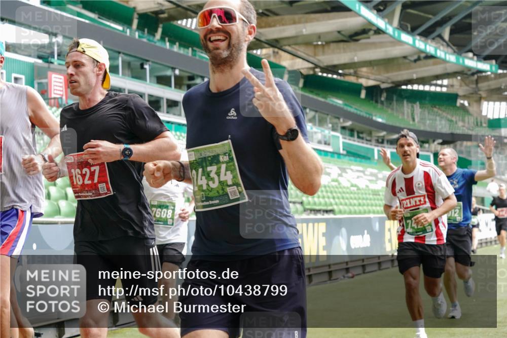 13.09.2026 - 21. swb-Marathon Bremen Michael Burmester http://msf.ph/oto/10438799 13.09.2026 13:06:18 Laufen im Stadion 109, 217, 244, 287, 303, 310, 323, 372, 394, 430, 454, 536, 578, 613, 647, 716, 784, 831, 891, 900, 922, 1073, 1083, 1205, 1243, 1274, 1307, 1308, 1365, 1369, 1380, 1437, 1533, 1545, 1574, 1581, 1627, 1656, 1780, 1823, 1848, 1871, 1909, 1914, 1932, 1938, 1941, 2023, 2076, 2089, 2090, 2126, 2241, 2244, 2265, 2275, 2301, 2310, 2355, 2356, 2393, 2440, 2464, 2602, 2699, 2707, 2721, 2742, 2764, 2818, 2902, 2959, 2985, 3030, 3115, 3278, 3320, 3343, 3444, 3485 meine-sportfotos.de