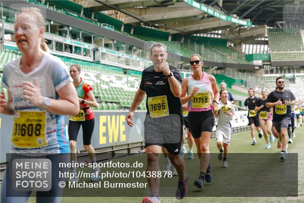 13.09.2026 - 21. swb-Marathon Bremen Michael Burmester http://msf.ph/oto/10438878 13.09.2026 10:27:05 Laufen im Stadion 10096, 10142, 10172, 10210, 10214, 10223, 10228, 10231, 10269, 10289, 10310, 10318, 10319, 10342, 10352, 10398, 10436, 10445, 10447, 10454, 10464, 10489, 10504, 10514, 10536, 10541, 10566, 10583, 10628, 10638, 10735, 10742, 10744, 10806, 10807, 10846, 10860, 10866, 10873, 10897, 10898, 10956, 10987, 10992, 11015, 11019, 11060, 11063, 11076, 11088, 11110, 11111, 11130, 11135, 11148, 11155, 11187, 11193, 11199, 11209, 11232, 11279 meine-sportfotos.de