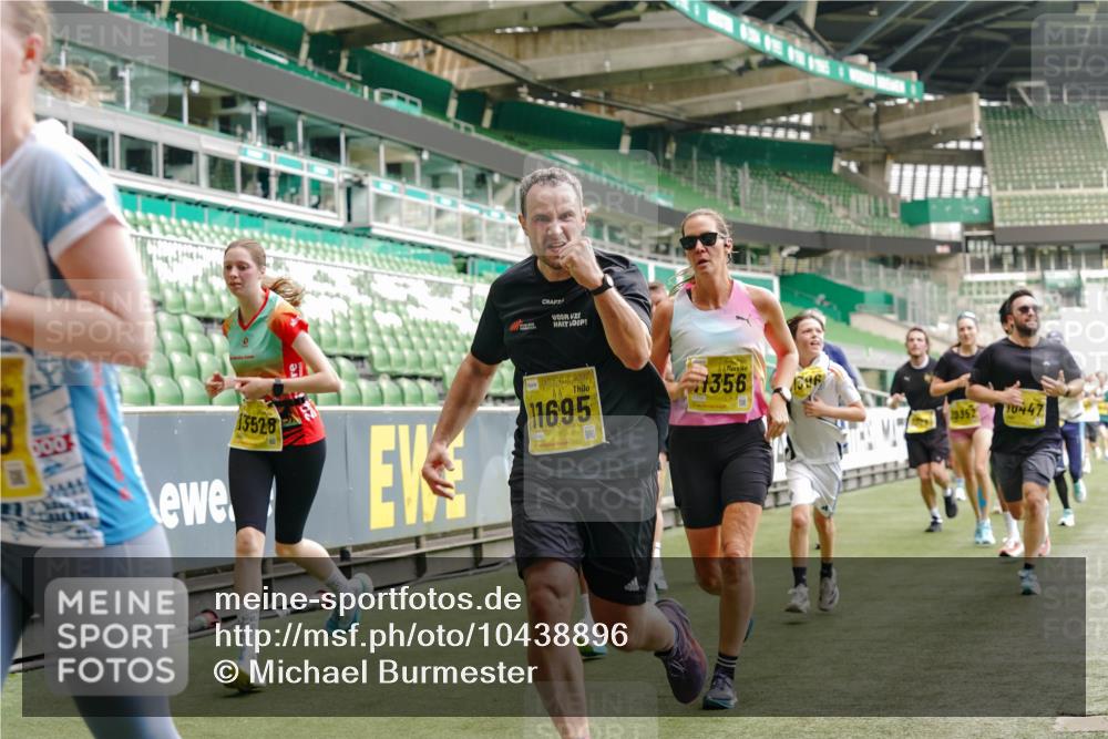 13.09.2026 - 21. swb-Marathon Bremen Michael Burmester http://msf.ph/oto/10438896 13.09.2026 10:27:05 Laufen im Stadion 10096, 10142, 10172, 10210, 10214, 10223, 10228, 10231, 10269, 10289, 10310, 10318, 10319, 10342, 10352, 10398, 10436, 10445, 10447, 10454, 10464, 10489, 10504, 10514, 10536, 10541, 10566, 10583, 10628, 10638, 10735, 10742, 10744, 10806, 10807, 10846, 10860, 10866, 10873, 10897, 10898, 10956, 10987, 10992, 11015, 11019, 11060, 11063, 11076, 11088, 11110, 11111, 11130, 11135, 11148, 11155, 11187, 11193, 11199, 11209, 11232, 11279 meine-sportfotos.de