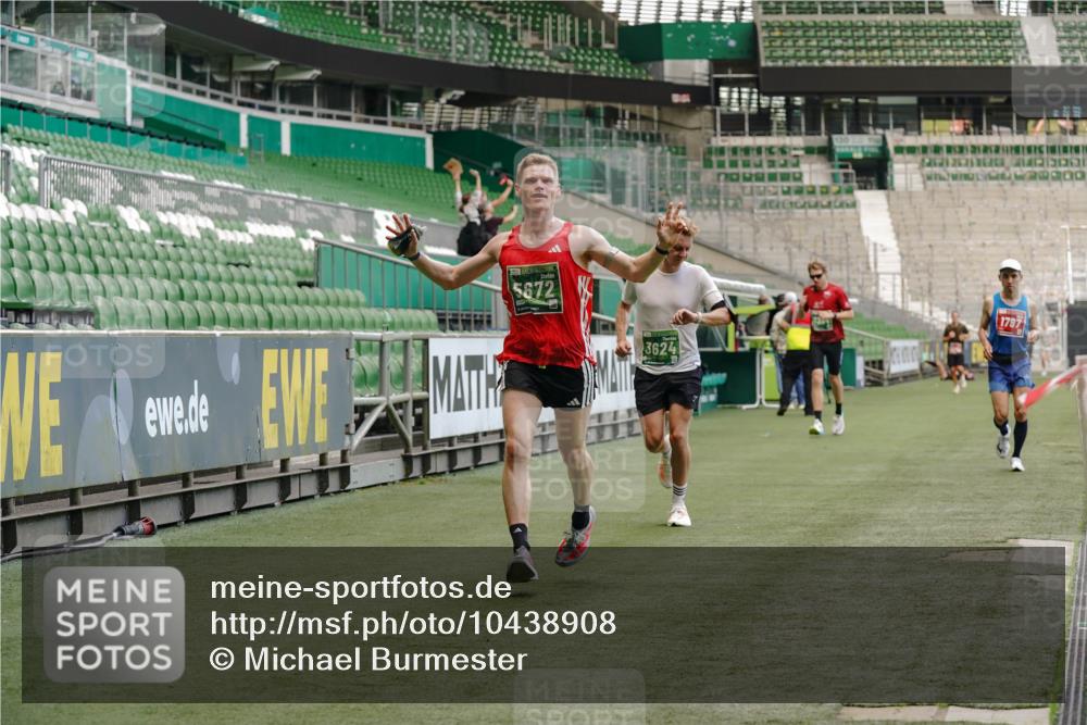 13.09.2026 - 21. swb-Marathon Bremen Michael Burmester http://msf.ph/oto/10438908 13.09.2026 12:41:16 Laufen im Stadion 126, 371, 453, 603, 640, 650, 671, 735, 744, 862, 912, 957, 1136, 1336, 1379, 1381, 1411, 1540, 1571, 1614, 1667, 1797, 1822, 1850, 1860, 1862, 1901, 1930, 1950, 2094, 2986, 3624, 4381, 4399, 4795, 4936, 6198, 6201, 6264, 7118, 7671, 8065, 9065, 9329, 13224, 277, 346, 466, 658, 895, 1090, 1118, 1320, 1323, 1385, 1485, 1583, 1604, 1754, 1911, 2073, 2141, 2352, 2585, 2670, 3080, 3606, 3617, 7244, 8729 meine-sportfotos.de