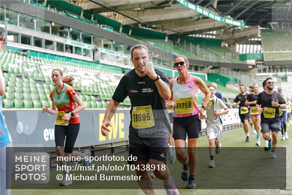 13.09.2026 - 21. swb-Marathon Bremen Michael Burmester http://msf.ph/oto/10438918 13.09.2026 10:27:05 Laufen im Stadion 10096, 10142, 10172, 10210, 10214, 10223, 10228, 10231, 10269, 10289, 10310, 10318, 10319, 10342, 10352, 10398, 10436, 10445, 10447, 10454, 10464, 10489, 10504, 10514, 10536, 10541, 10566, 10583, 10628, 10638, 10735, 10742, 10744, 10806, 10807, 10846, 10860, 10866, 10873, 10897, 10898, 10956, 10987, 10992, 11015, 11019, 11060, 11063, 11076, 11088, 11110, 11111, 11130, 11135, 11148, 11155, 11187, 11193, 11199, 11209, 11232, 11279 meine-sportfotos.de