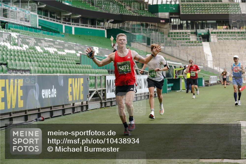 13.09.2026 - 21. swb-Marathon Bremen Michael Burmester http://msf.ph/oto/10438934 13.09.2026 12:41:16 Laufen im Stadion 126, 371, 453, 603, 640, 650, 671, 735, 744, 862, 912, 957, 1136, 1336, 1379, 1381, 1411, 1540, 1571, 1614, 1667, 1797, 1822, 1850, 1860, 1862, 1901, 1930, 1950, 2094, 2986, 3624, 4381, 4399, 4795, 4936, 6198, 6201, 6264, 7118, 7671, 8065, 9065, 9329, 13224, 277, 346, 466, 658, 895, 1090, 1118, 1320, 1323, 1385, 1485, 1583, 1604, 1754, 1911, 2073, 2141, 2352, 2585, 2670, 3080, 3606, 3617, 7244, 8729 meine-sportfotos.de