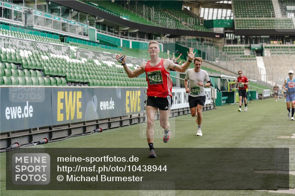 13.09.2026 - 21. swb-Marathon Bremen Michael Burmester http://msf.ph/oto/10438944 13.09.2026 12:41:17 Laufen im Stadion 126, 371, 453, 603, 640, 650, 671, 735, 744, 862, 912, 957, 1136, 1336, 1379, 1381, 1411, 1540, 1571, 1614, 1667, 1797, 1822, 1850, 1860, 1862, 1901, 1930, 1950, 2094, 2986, 3624, 4381, 4399, 4795, 4936, 6198, 6201, 6264, 7118, 7671, 8065, 9065, 9329, 13224, 277, 346, 466, 658, 895, 1090, 1118, 1320, 1323, 1385, 1485, 1583, 1604, 1754, 1911, 2073, 2141, 2352, 2585, 2670, 3080, 3606, 3617, 5160, 7244, 8729 meine-sportfotos.de