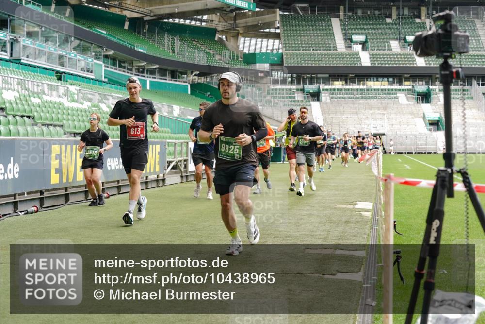 13.09.2026 - 21. swb-Marathon Bremen Michael Burmester http://msf.ph/oto/10438965 13.09.2026 13:06:23 Laufen im Stadion 109, 217, 244, 287, 303, 310, 323, 372, 394, 430, 454, 536, 578, 613, 647, 716, 784, 831, 891, 900, 922, 1073, 1083, 1205, 1243, 1274, 1308, 1365, 1369, 1380, 1437, 1533, 1545, 1574, 1581, 1627, 1823, 1848, 1871, 1909, 1914, 1932, 1938, 2076, 2089, 2090, 2126, 2219, 2241, 2244, 2265, 2275, 2301, 2310, 2355, 2356, 2393, 2440, 2464, 2602, 2699, 2707, 2721, 2742, 2764, 2818, 2902, 2959, 2985, 3030, 3115, 3278, 3444, 3485 meine-sportfotos.de