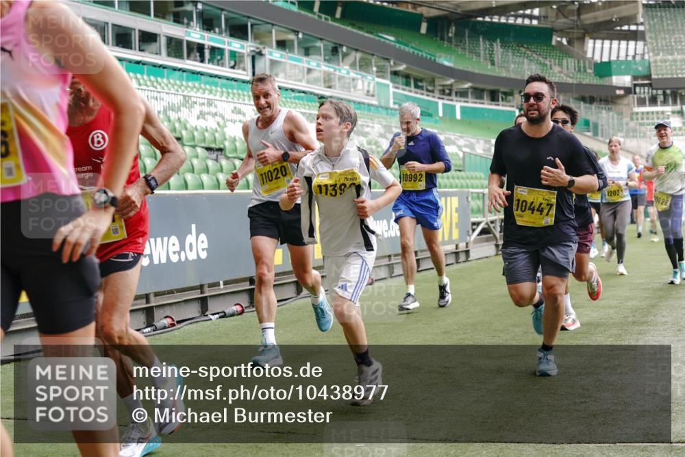 13.09.2026 - 21. swb-Marathon Bremen Michael Burmester http://msf.ph/oto/10438977 13.09.2026 10:27:07 Laufen im Stadion 10096, 10142, 10172, 10210, 10214, 10223, 10228, 10231, 10269, 10289, 10310, 10318, 10319, 10342, 10352, 10393, 10398, 10436, 10445, 10447, 10454, 10464, 10489, 10504, 10514, 10536, 10541, 10566, 10583, 10628, 10638, 10735, 10742, 10744, 10806, 10807, 10846, 10860, 10866, 10873, 10897, 10898, 10956, 10987, 10992, 11015, 11019, 11060, 11063, 11076, 11088, 11110, 11111, 11130, 11135, 11148, 11155, 11187, 11193, 11199, 11209, 11232, 11279 meine-sportfotos.de