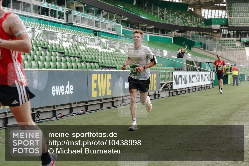 13.09.2026 - 21. swb-Marathon Bremen Michael Burmester http://msf.ph/oto/10438998 13.09.2026 12:41:19 Laufen im Stadion 126, 371, 453, 603, 640, 650, 671, 735, 744, 862, 912, 957, 1136, 1336, 1379, 1381, 1411, 1540, 1571, 1614, 1667, 1797, 1822, 1850, 1860, 1862, 1901, 1930, 1950, 2094, 2986, 3624, 4381, 4399, 4795, 4936, 6198, 6201, 6264, 7118, 7671, 8065, 9065, 9329, 13224, 277, 346, 466, 658, 895, 1090, 1118, 1320, 1323, 1385, 1485, 1583, 1604, 1754, 1911, 2073, 2141, 2352, 2585, 2670, 3080, 3606, 3617, 5160, 7244, 8729 meine-sportfotos.de
