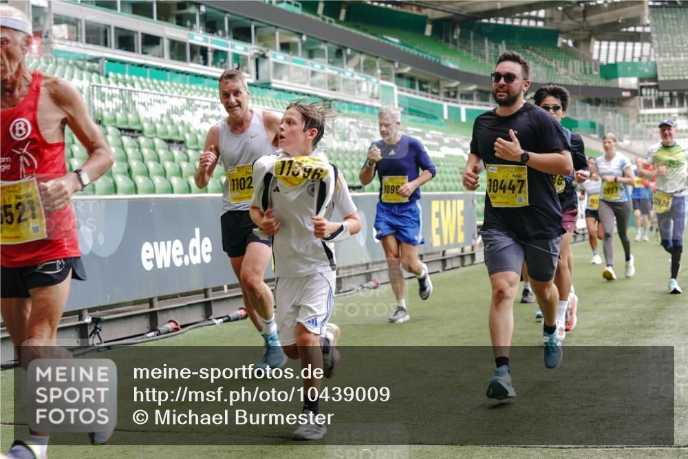 13.09.2026 - 21. swb-Marathon Bremen Michael Burmester http://msf.ph/oto/10439009 13.09.2026 10:27:07 Laufen im Stadion 10096, 10142, 10172, 10210, 10214, 10223, 10228, 10231, 10269, 10289, 10310, 10318, 10319, 10342, 10352, 10393, 10398, 10436, 10445, 10447, 10454, 10464, 10489, 10504, 10514, 10536, 10541, 10566, 10583, 10628, 10638, 10735, 10742, 10744, 10806, 10807, 10846, 10860, 10866, 10873, 10897, 10898, 10956, 10987, 10992, 11015, 11019, 11060, 11063, 11076, 11088, 11110, 11111, 11130, 11135, 11148, 11155, 11187, 11193, 11199, 11209, 11232, 11279 meine-sportfotos.de