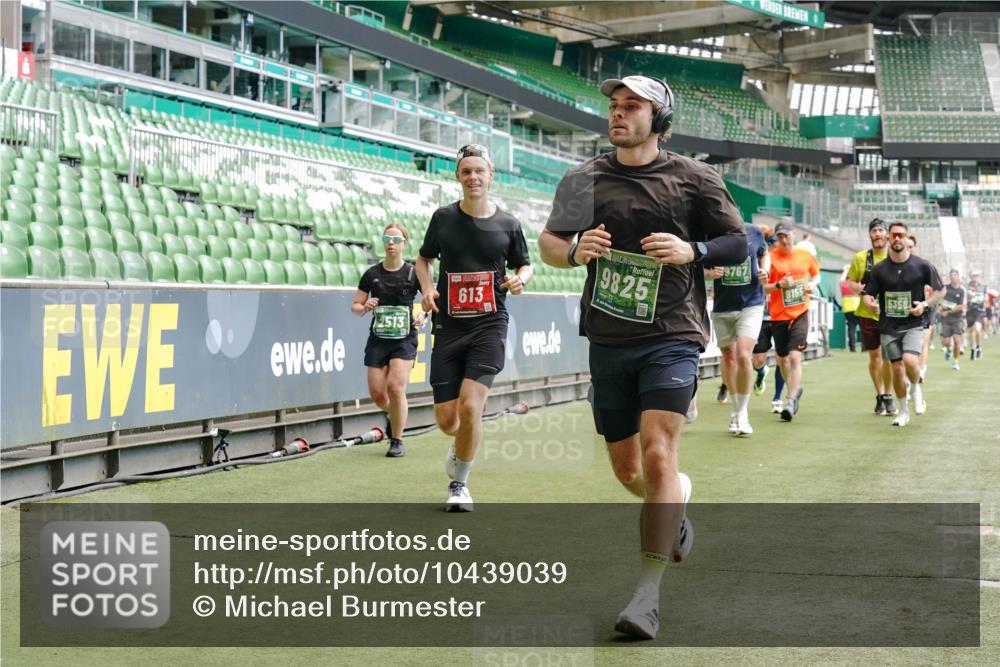 13.09.2026 - 21. swb-Marathon Bremen Michael Burmester http://msf.ph/oto/10439039 13.09.2026 13:06:24 Laufen im Stadion 109, 156, 217, 244, 287, 303, 310, 323, 372, 394, 430, 454, 536, 578, 613, 647, 716, 784, 831, 891, 900, 922, 1073, 1083, 1205, 1243, 1274, 1308, 1365, 1369, 1380, 1437, 1533, 1545, 1574, 1581, 1627, 1823, 1848, 1871, 1909, 1914, 1932, 1938, 2076, 2089, 2090, 2126, 2219, 2241, 2244, 2265, 2275, 2301, 2310, 2355, 2356, 2393, 2440, 2464, 2602, 2699, 2707, 2721, 2742, 2764, 2818, 2902, 2911, 2959, 2960, 2985, 3030, 3115, 3278, 3444, 3485 meine-sportfotos.de