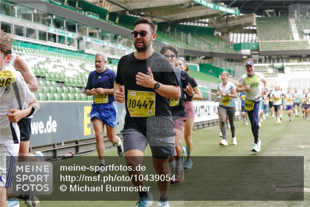 13.09.2026 - 21. swb-Marathon Bremen Michael Burmester http://msf.ph/oto/10439054 13.09.2026 10:27:08 Laufen im Stadion 10096, 10142, 10172, 10210, 10214, 10223, 10228, 10231, 10269, 10289, 10310, 10318, 10319, 10342, 10352, 10393, 10398, 10436, 10445, 10447, 10454, 10464, 10489, 10504, 10514, 10536, 10541, 10566, 10583, 10628, 10638, 10735, 10742, 10744, 10806, 10807, 10846, 10860, 10866, 10873, 10897, 10898, 10917, 10956, 10987, 10992, 11015, 11019, 11060, 11063, 11076, 11088, 11110, 11111, 11130, 11135, 11148, 11155, 11187, 11193, 11199, 11209, 11232, 11279 meine-sportfotos.de