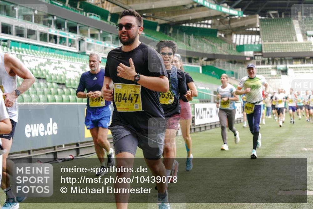 13.09.2026 - 21. swb-Marathon Bremen Michael Burmester http://msf.ph/oto/10439078 13.09.2026 10:27:08 Laufen im Stadion 10096, 10142, 10172, 10210, 10214, 10223, 10228, 10231, 10269, 10289, 10310, 10318, 10319, 10342, 10352, 10393, 10398, 10436, 10445, 10447, 10454, 10464, 10489, 10504, 10514, 10536, 10541, 10566, 10583, 10628, 10638, 10735, 10742, 10744, 10806, 10807, 10846, 10860, 10866, 10873, 10897, 10898, 10917, 10956, 10987, 10992, 11015, 11019, 11060, 11063, 11076, 11088, 11110, 11111, 11130, 11135, 11148, 11155, 11187, 11193, 11199, 11209, 11232, 11279 meine-sportfotos.de