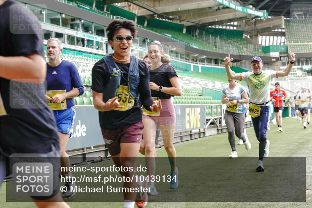 13.09.2026 - 21. swb-Marathon Bremen Michael Burmester http://msf.ph/oto/10439134 13.09.2026 10:27:08 Laufen im Stadion 10096, 10142, 10172, 10210, 10214, 10223, 10228, 10231, 10269, 10289, 10310, 10318, 10319, 10342, 10352, 10393, 10398, 10436, 10445, 10447, 10454, 10464, 10489, 10504, 10514, 10536, 10541, 10566, 10583, 10628, 10638, 10735, 10742, 10744, 10806, 10807, 10846, 10860, 10866, 10873, 10897, 10898, 10917, 10956, 10987, 10992, 11015, 11019, 11060, 11063, 11076, 11088, 11110, 11111, 11130, 11135, 11148, 11155, 11187, 11193, 11199, 11209, 11232, 11279 meine-sportfotos.de