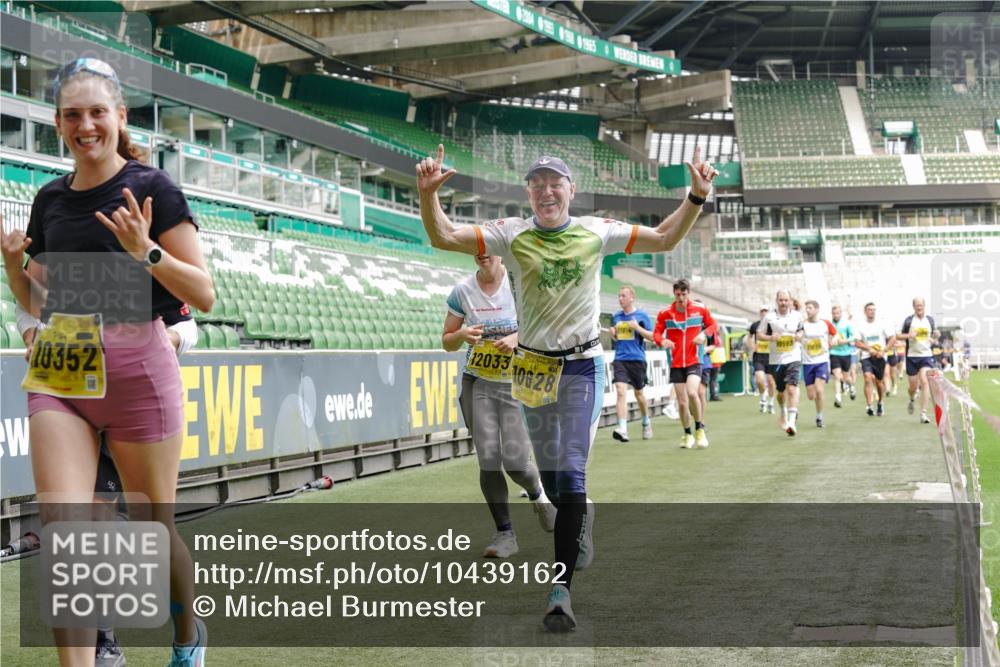 13.09.2026 - 21. swb-Marathon Bremen Michael Burmester http://msf.ph/oto/10439162 13.09.2026 10:27:09 Laufen im Stadion 10096, 10142, 10172, 10210, 10214, 10223, 10228, 10231, 10269, 10289, 10293, 10310, 10318, 10319, 10342, 10352, 10393, 10398, 10436, 10445, 10447, 10454, 10464, 10489, 10504, 10514, 10536, 10541, 10566, 10583, 10628, 10638, 10735, 10744, 10806, 10807, 10846, 10860, 10866, 10873, 10897, 10898, 10917, 10956, 10987, 10992, 11015, 11019, 11060, 11063, 11076, 11088, 11110, 11111, 11130, 11135, 11148, 11155, 11187, 11193, 11199, 11209, 11232, 11279 meine-sportfotos.de