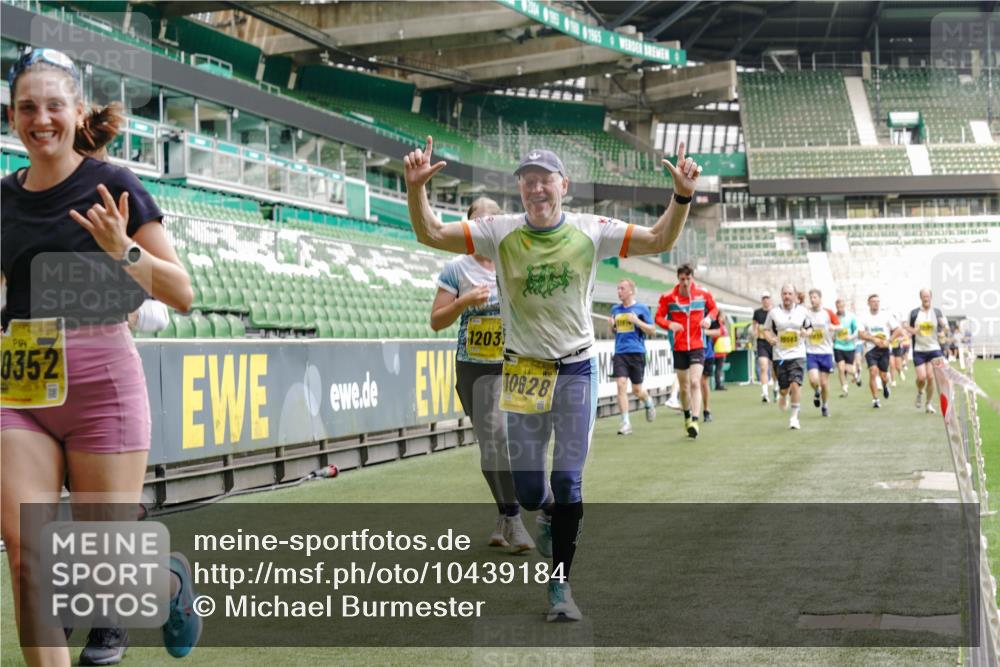 13.09.2026 - 21. swb-Marathon Bremen Michael Burmester http://msf.ph/oto/10439184 13.09.2026 10:27:09 Laufen im Stadion 10096, 10142, 10172, 10210, 10214, 10223, 10228, 10231, 10269, 10289, 10293, 10310, 10318, 10319, 10342, 10352, 10393, 10398, 10436, 10445, 10447, 10454, 10464, 10489, 10504, 10514, 10536, 10541, 10566, 10583, 10628, 10638, 10735, 10744, 10806, 10807, 10846, 10860, 10866, 10873, 10897, 10898, 10917, 10956, 10987, 10992, 11015, 11019, 11060, 11063, 11076, 11088, 11110, 11111, 11130, 11135, 11148, 11155, 11187, 11193, 11199, 11209, 11232, 11279 meine-sportfotos.de