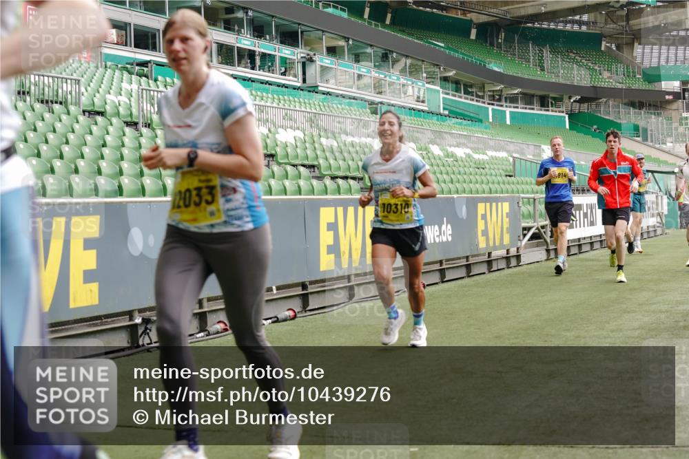 13.09.2026 - 21. swb-Marathon Bremen Michael Burmester http://msf.ph/oto/10439276 13.09.2026 10:27:11 Laufen im Stadion 10096, 10142, 10172, 10210, 10214, 10223, 10228, 10231, 10269, 10289, 10293, 10310, 10318, 10319, 10342, 10352, 10393, 10398, 10436, 10445, 10447, 10454, 10464, 10489, 10504, 10514, 10536, 10541, 10566, 10583, 10628, 10638, 10735, 10744, 10806, 10807, 10846, 10860, 10866, 10873, 10897, 10898, 10917, 10956, 10987, 10992, 11015, 11019, 11060, 11063, 11076, 11088, 11110, 11111, 11130, 11135, 11148, 11155, 11187, 11193, 11199, 11209, 11232, 11279 meine-sportfotos.de