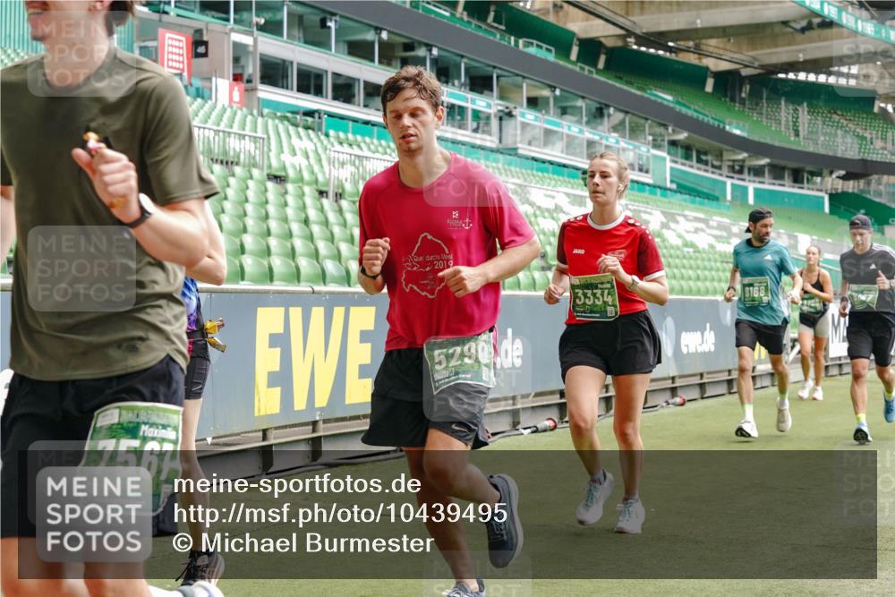 13.09.2026 - 21. swb-Marathon Bremen Michael Burmester http://msf.ph/oto/10439495 13.09.2026 13:06:31 Laufen im Stadion 109, 132, 156, 217, 244, 287, 303, 310, 323, 372, 394, 430, 454, 536, 578, 613, 647, 716, 784, 831, 834, 891, 900, 922, 1073, 1083, 1205, 1243, 1274, 1308, 1365, 1369, 1380, 1437, 1533, 1545, 1574, 1581, 1823, 1848, 1871, 1909, 1926, 1938, 2076, 2089, 2090, 2219, 2241, 2244, 2265, 2275, 2301, 2310, 2318, 2355, 2356, 2393, 2440, 2464, 2602, 2699, 2707, 2721, 2731, 2742, 2764, 2818, 2902, 2911, 2960, 2985, 3030, 3115, 3278, 3444, 3485 meine-sportfotos.de