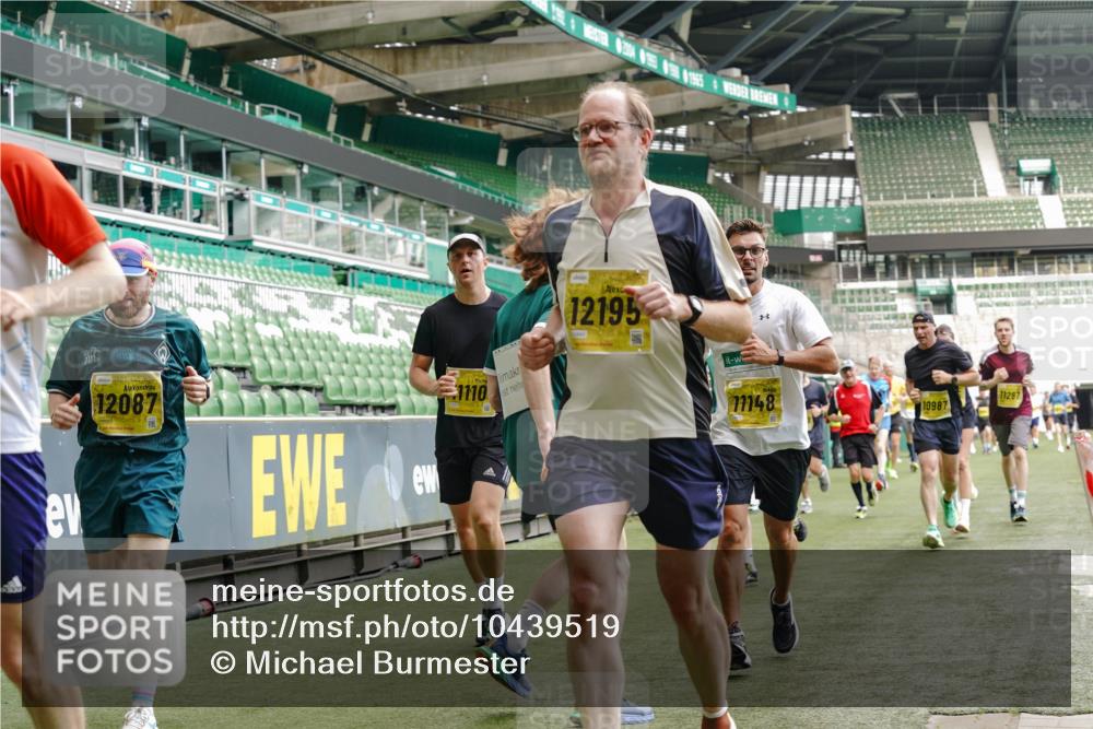 13.09.2026 - 21. swb-Marathon Bremen Michael Burmester http://msf.ph/oto/10439519 13.09.2026 10:27:17 Laufen im Stadion 10096, 10142, 10172, 10189, 10210, 10214, 10223, 10228, 10231, 10269, 10289, 10293, 10310, 10318, 10319, 10352, 10393, 10398, 10436, 10445, 10447, 10454, 10464, 10489, 10504, 10508, 10514, 10536, 10541, 10566, 10583, 10594, 10628, 10638, 10735, 10744, 10806, 10807, 10846, 10860, 10866, 10873, 10897, 10898, 10917, 10956, 10987, 10992, 11015, 11060, 11063, 11076, 11110, 11111, 11130, 11135, 11148, 11155, 11187, 11193, 11199, 11209, 11232, 11279 meine-sportfotos.de