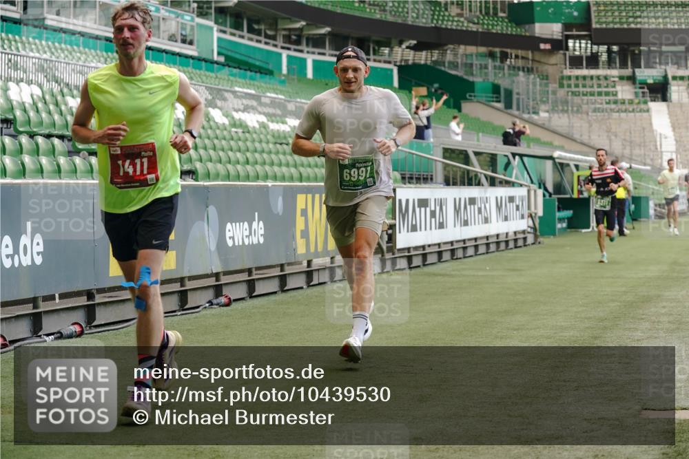 13.09.2026 - 21. swb-Marathon Bremen Michael Burmester http://msf.ph/oto/10439530 13.09.2026 12:41:42 Laufen im Stadion 126, 371, 603, 640, 650, 671, 735, 744, 862, 912, 957, 1136, 1336, 1381, 1411, 1571, 1614, 1619, 1667, 1797, 1822, 1850, 1860, 1862, 1901, 1930, 1950, 2094, 2986, 3368, 3624, 4381, 4399, 4795, 4936, 5672, 6198, 6201, 6264, 6929, 6991, 7141, 7671, 8065, 8311, 8383, 8394, 9065, 9329, 13224, 277, 346, 466, 658, 895, 901, 1090, 1118, 1248, 1320, 1323, 1385, 1472, 1576, 1587, 1604, 1717, 1751, 1754, 1911, 2141, 2352, 2585, 2670, 3080, 3606, 5160, 5163, 5912, 8729 meine-sportfotos.de