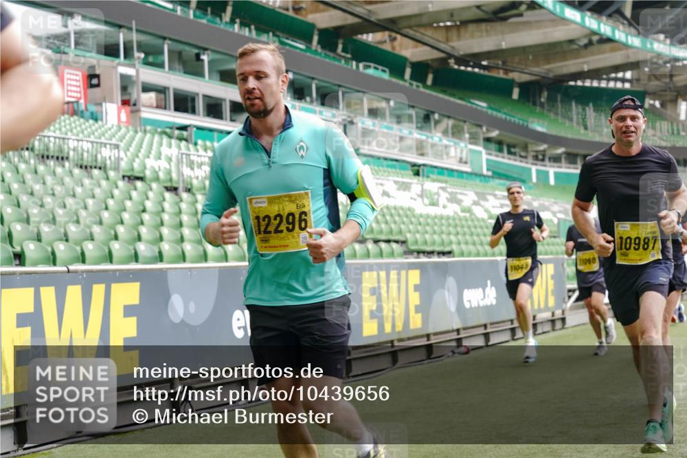 13.09.2026 - 21. swb-Marathon Bremen Michael Burmester http://msf.ph/oto/10439656 13.09.2026 10:27:20 Laufen im Stadion 10096, 10142, 10172, 10189, 10210, 10214, 10223, 10228, 10231, 10269, 10289, 10293, 10310, 10318, 10319, 10329, 10352, 10393, 10398, 10436, 10445, 10447, 10454, 10464, 10489, 10504, 10508, 10514, 10536, 10541, 10566, 10583, 10594, 10628, 10638, 10735, 10744, 10806, 10807, 10846, 10860, 10866, 10873, 10897, 10898, 10917, 10956, 10987, 10992, 11015, 11060, 11063, 11076, 11110, 11111, 11130, 11135, 11148, 11155, 11187, 11193, 11199, 11209, 11232, 11279 meine-sportfotos.de