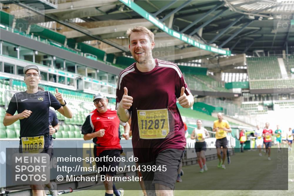 13.09.2026 - 21. swb-Marathon Bremen Michael Burmester http://msf.ph/oto/10439845 13.09.2026 10:27:22 Laufen im Stadion 10096, 10142, 10172, 10189, 10210, 10214, 10223, 10228, 10231, 10269, 10289, 10293, 10310, 10318, 10319, 10329, 10352, 10393, 10398, 10436, 10445, 10447, 10454, 10464, 10489, 10504, 10508, 10514, 10536, 10541, 10566, 10583, 10594, 10628, 10638, 10735, 10744, 10806, 10807, 10814, 10846, 10860, 10866, 10873, 10897, 10898, 10917, 10956, 10987, 10992, 11015, 11060, 11063, 11076, 11110, 11111, 11130, 11135, 11148, 11155, 11187, 11193, 11199, 11209, 11232, 11279 meine-sportfotos.de
