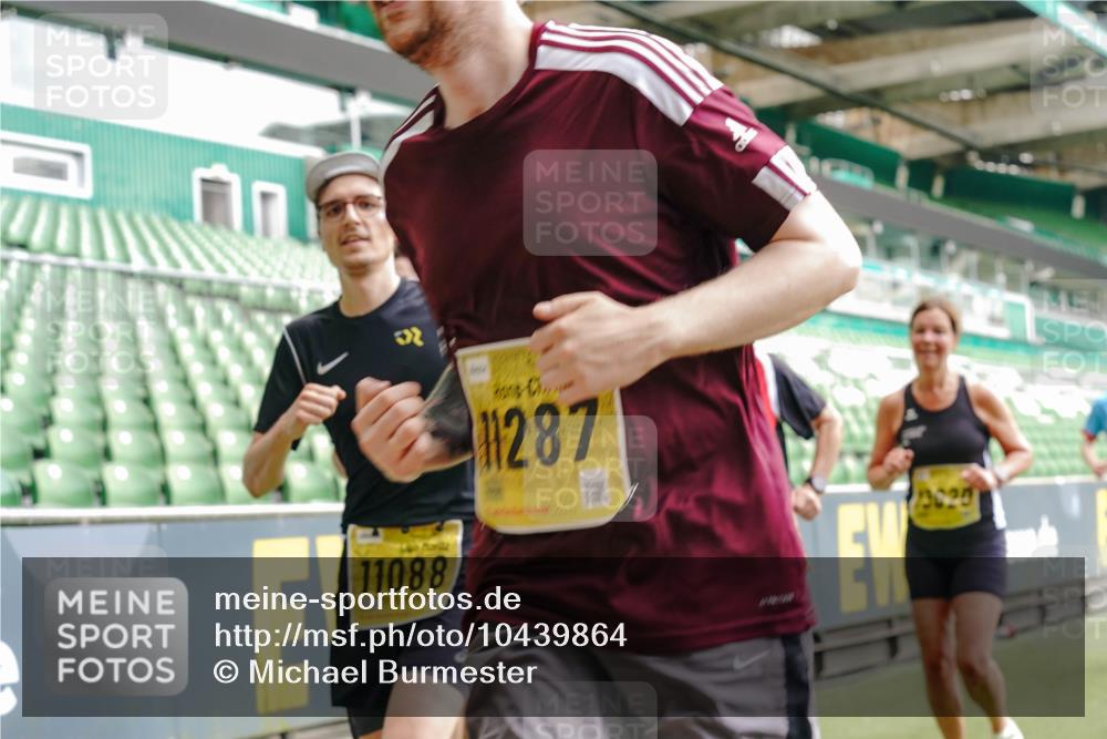 13.09.2026 - 21. swb-Marathon Bremen Michael Burmester http://msf.ph/oto/10439864 13.09.2026 10:27:23 Laufen im Stadion 10096, 10142, 10172, 10189, 10210, 10214, 10223, 10228, 10231, 10269, 10289, 10293, 10310, 10318, 10319, 10329, 10352, 10393, 10398, 10436, 10445, 10447, 10454, 10464, 10489, 10504, 10508, 10514, 10536, 10541, 10566, 10583, 10594, 10628, 10638, 10735, 10744, 10806, 10807, 10814, 10846, 10860, 10866, 10873, 10897, 10898, 10917, 10956, 10992, 11015, 11060, 11063, 11076, 11110, 11111, 11130, 11135, 11148, 11155, 11187, 11193, 11199, 11209, 11232, 11279 meine-sportfotos.de