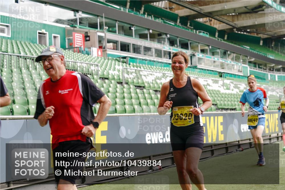 13.09.2026 - 21. swb-Marathon Bremen Michael Burmester http://msf.ph/oto/10439884 13.09.2026 10:27:24 Laufen im Stadion 10096, 10142, 10172, 10189, 10210, 10214, 10223, 10228, 10231, 10269, 10289, 10293, 10310, 10318, 10319, 10329, 10352, 10393, 10436, 10445, 10447, 10454, 10464, 10489, 10504, 10508, 10514, 10536, 10541, 10566, 10583, 10594, 10628, 10638, 10735, 10744, 10806, 10807, 10814, 10846, 10860, 10866, 10873, 10897, 10898, 10917, 10956, 10992, 11015, 11060, 11063, 11076, 11110, 11111, 11130, 11135, 11148, 11155, 11187, 11193, 11199, 11209, 11232, 11279 meine-sportfotos.de