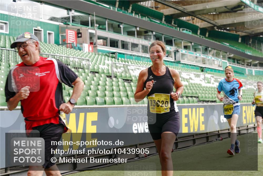 13.09.2026 - 21. swb-Marathon Bremen Michael Burmester http://msf.ph/oto/10439905 13.09.2026 10:27:24 Laufen im Stadion 10096, 10142, 10172, 10189, 10210, 10214, 10223, 10228, 10231, 10269, 10289, 10293, 10310, 10318, 10319, 10329, 10352, 10393, 10436, 10445, 10447, 10454, 10464, 10489, 10504, 10508, 10514, 10536, 10541, 10566, 10583, 10594, 10628, 10638, 10735, 10744, 10806, 10807, 10814, 10846, 10860, 10866, 10873, 10897, 10898, 10917, 10956, 10992, 11015, 11060, 11063, 11076, 11110, 11111, 11130, 11135, 11148, 11155, 11187, 11193, 11199, 11209, 11232, 11279 meine-sportfotos.de