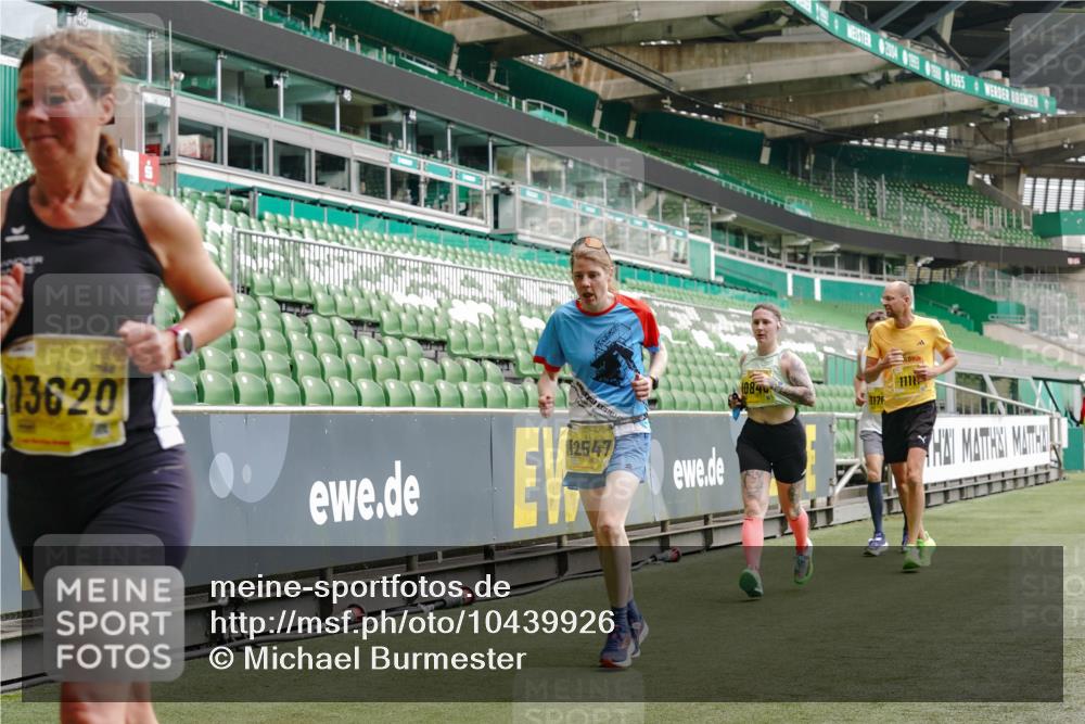 13.09.2026 - 21. swb-Marathon Bremen Michael Burmester http://msf.ph/oto/10439926 13.09.2026 10:27:24 Laufen im Stadion 10096, 10142, 10172, 10189, 10210, 10214, 10223, 10228, 10231, 10269, 10289, 10293, 10310, 10318, 10319, 10329, 10352, 10393, 10436, 10445, 10447, 10454, 10464, 10489, 10504, 10508, 10514, 10536, 10541, 10566, 10583, 10594, 10628, 10638, 10735, 10744, 10806, 10807, 10814, 10846, 10860, 10866, 10873, 10897, 10898, 10917, 10956, 10992, 11015, 11060, 11063, 11076, 11110, 11111, 11130, 11135, 11148, 11155, 11187, 11193, 11199, 11209, 11232, 11279 meine-sportfotos.de