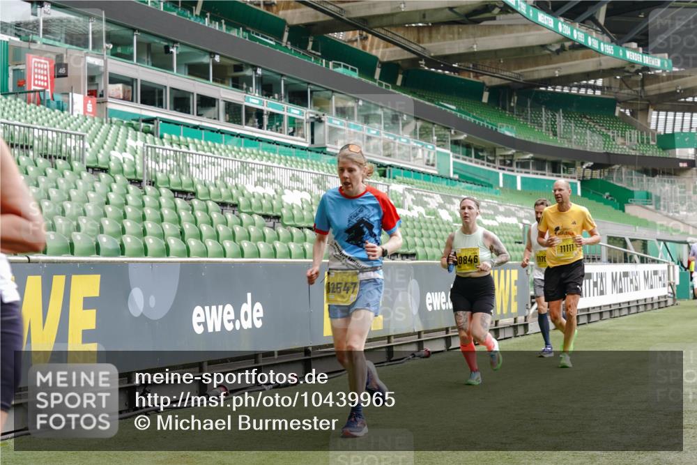 13.09.2026 - 21. swb-Marathon Bremen Michael Burmester http://msf.ph/oto/10439965 13.09.2026 10:27:25 Laufen im Stadion 10096, 10142, 10172, 10189, 10210, 10214, 10223, 10228, 10231, 10269, 10270, 10289, 10293, 10310, 10318, 10319, 10329, 10352, 10393, 10436, 10445, 10447, 10454, 10464, 10489, 10504, 10508, 10514, 10536, 10541, 10566, 10583, 10594, 10628, 10638, 10735, 10744, 10806, 10807, 10814, 10846, 10860, 10866, 10873, 10897, 10898, 10917, 10956, 10992, 11015, 11060, 11063, 11076, 11110, 11111, 11130, 11135, 11148, 11155, 11187, 11193, 11199, 11209, 11232, 11279 meine-sportfotos.de