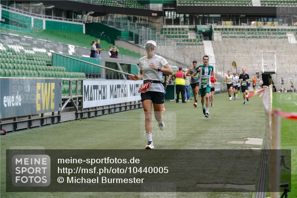 13.09.2026 - 21. swb-Marathon Bremen Michael Burmester http://msf.ph/oto/10440005 13.09.2026 12:42:03 Laufen im Stadion 371, 439, 603, 640, 650, 671, 735, 744, 749, 957, 1009, 1223, 1224, 1336, 1381, 1411, 1571, 1614, 1619, 1667, 1712, 1745, 1797, 1822, 1850, 1862, 1930, 2094, 2207, 2986, 3368, 3624, 4399, 4795, 4847, 4936, 5672, 5828, 6198, 6264, 6929, 6991, 7141, 8065, 8311, 8383, 8394, 8994, 9065, 9120, 9329, 277, 346, 807, 895, 901, 1090, 1118, 1248, 1320, 1323, 1472, 1576, 1587, 1604, 1717, 1751, 1758, 1911, 2141, 2352, 2585, 2670, 3080, 3606, 5160, 5163, 5912 meine-sportfotos.de