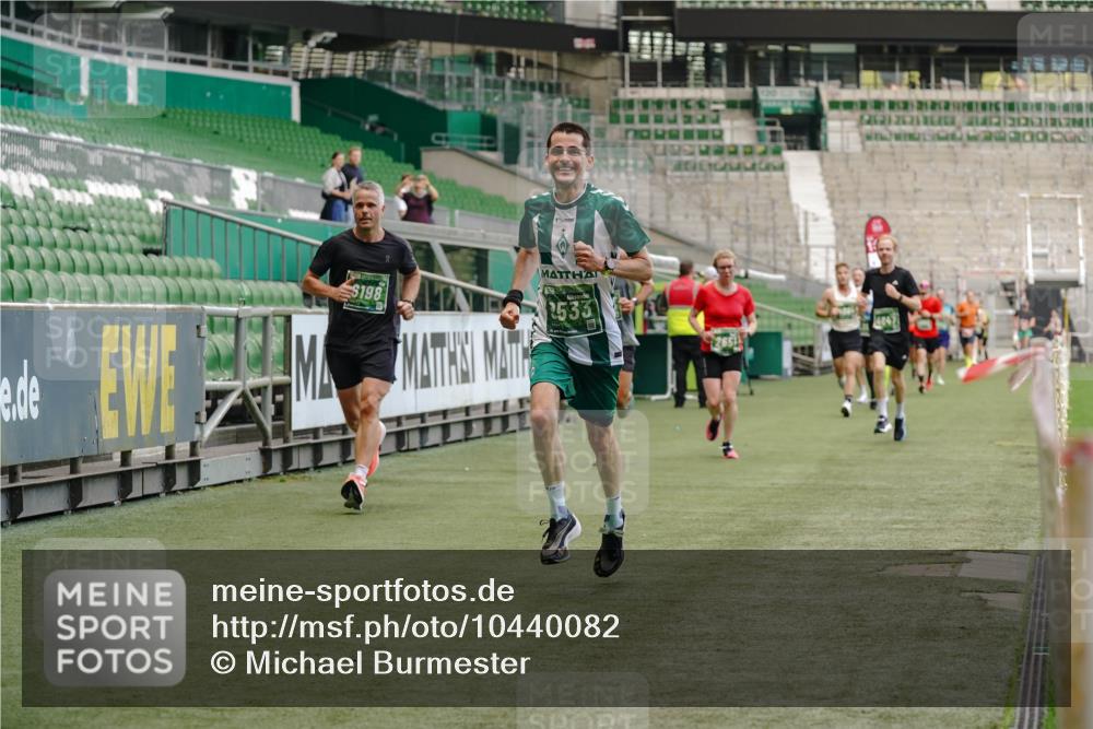 13.09.2026 - 21. swb-Marathon Bremen Michael Burmester http://msf.ph/oto/10440082 13.09.2026 12:42:06 Laufen im Stadion 371, 439, 603, 640, 650, 735, 744, 749, 957, 1009, 1223, 1224, 1336, 1381, 1411, 1571, 1614, 1619, 1667, 1712, 1745, 1797, 1822, 1850, 1862, 2094, 2207, 2986, 3368, 3624, 4399, 4795, 4847, 4936, 5672, 5828, 6198, 6264, 6929, 6991, 7141, 8065, 8311, 8383, 8394, 8994, 9065, 9120, 9329, 277, 346, 807, 895, 901, 1090, 1118, 1248, 1320, 1323, 1472, 1576, 1587, 1604, 1717, 1751, 1758, 1911, 2141, 2352, 2585, 2670, 3080, 3606, 5160, 5163, 5912 meine-sportfotos.de
