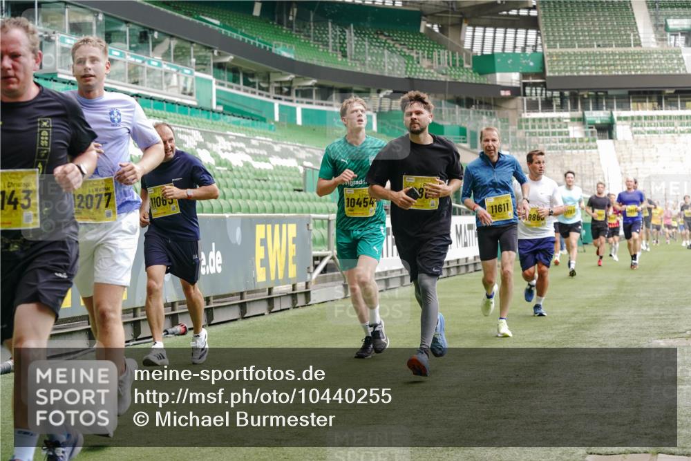 13.09.2026 - 21. swb-Marathon Bremen Michael Burmester http://msf.ph/oto/10440255 13.09.2026 10:27:32 Laufen im Stadion 10096, 10142, 10172, 10189, 10210, 10214, 10223, 10228, 10231, 10269, 10270, 10289, 10293, 10310, 10318, 10319, 10329, 10352, 10393, 10436, 10445, 10447, 10464, 10489, 10504, 10508, 10514, 10536, 10541, 10566, 10583, 10594, 10628, 10638, 10735, 10744, 10770, 10807, 10814, 10846, 10860, 10866, 10873, 10897, 10898, 10917, 10956, 10992, 11015, 11060, 11063, 11076, 11092, 11110, 11111, 11130, 11135, 11148, 11155, 11193, 11199, 11209, 11232, 11279 meine-sportfotos.de