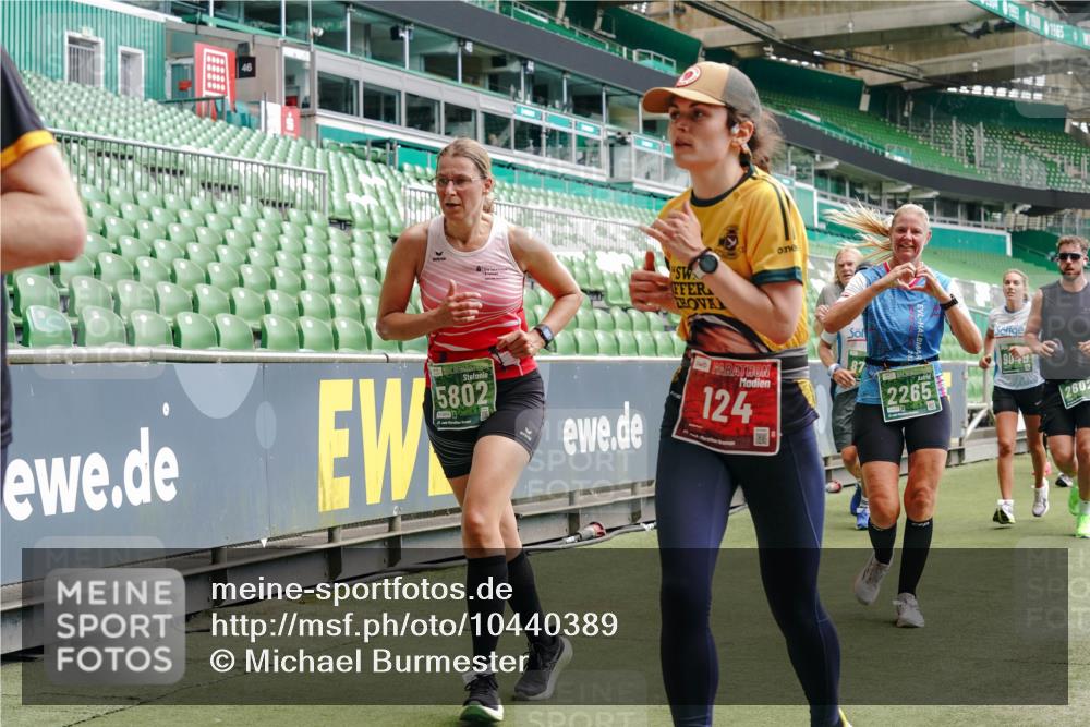 13.09.2026 - 21. swb-Marathon Bremen Michael Burmester http://msf.ph/oto/10440389 13.09.2026 13:06:46 Laufen im Stadion 109, 132, 156, 217, 244, 287, 303, 310, 372, 394, 430, 454, 489, 578, 607, 613, 682, 716, 784, 831, 834, 846, 891, 900, 922, 1083, 1189, 1205, 1274, 1308, 1365, 1369, 1380, 1387, 1437, 1533, 1545, 1574, 1581, 1600, 1823, 1841, 1848, 1854, 1871, 1909, 1926, 1938, 2070, 2076, 2090, 2219, 2244, 2265, 2275, 2283, 2301, 2310, 2318, 2355, 2356, 2393, 2440, 2464, 2699, 2707, 2721, 2731, 2755, 2818, 2902, 2911, 2960, 3115, 3444, 3485 meine-sportfotos.de