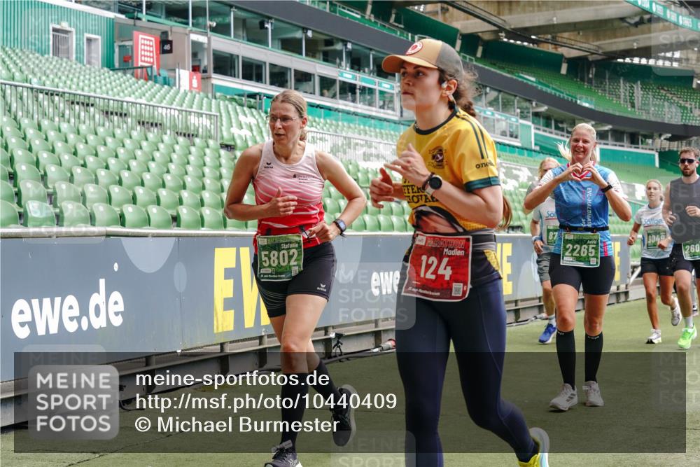 13.09.2026 - 21. swb-Marathon Bremen Michael Burmester http://msf.ph/oto/10440409 13.09.2026 13:06:46 Laufen im Stadion 109, 132, 156, 217, 244, 287, 303, 310, 372, 394, 430, 454, 489, 578, 607, 613, 682, 716, 784, 831, 834, 846, 891, 900, 922, 1083, 1189, 1205, 1274, 1308, 1365, 1369, 1380, 1387, 1437, 1533, 1545, 1574, 1581, 1600, 1823, 1841, 1848, 1854, 1871, 1909, 1926, 1938, 2070, 2076, 2090, 2219, 2244, 2265, 2275, 2283, 2301, 2310, 2318, 2355, 2356, 2393, 2440, 2464, 2699, 2707, 2721, 2731, 2755, 2818, 2902, 2911, 2960, 3115, 3444, 3485 meine-sportfotos.de