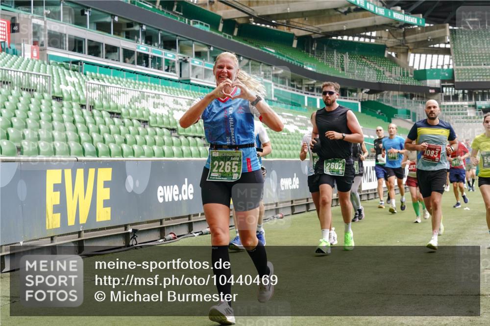 13.09.2026 - 21. swb-Marathon Bremen Michael Burmester http://msf.ph/oto/10440469 13.09.2026 13:06:47 Laufen im Stadion 109, 132, 156, 217, 244, 287, 303, 310, 372, 394, 430, 454, 489, 578, 607, 613, 682, 716, 784, 831, 834, 846, 891, 900, 922, 1083, 1189, 1205, 1274, 1365, 1369, 1380, 1387, 1437, 1533, 1545, 1574, 1581, 1600, 1823, 1841, 1848, 1854, 1871, 1909, 1926, 1938, 2070, 2076, 2090, 2219, 2244, 2265, 2275, 2283, 2310, 2318, 2355, 2356, 2393, 2440, 2464, 2699, 2707, 2721, 2731, 2755, 2818, 2902, 2911, 2960, 3115, 3444, 3485 meine-sportfotos.de