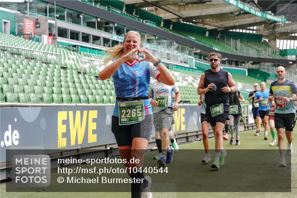 13.09.2026 - 21. swb-Marathon Bremen Michael Burmester http://msf.ph/oto/10440544 13.09.2026 13:06:47 Laufen im Stadion 109, 132, 156, 217, 244, 287, 303, 310, 372, 394, 430, 454, 489, 578, 607, 613, 682, 716, 784, 831, 834, 846, 891, 900, 922, 1083, 1189, 1205, 1274, 1365, 1369, 1380, 1387, 1437, 1533, 1545, 1574, 1581, 1600, 1823, 1841, 1848, 1854, 1871, 1909, 1926, 1938, 2070, 2076, 2090, 2219, 2244, 2265, 2275, 2283, 2310, 2318, 2355, 2356, 2393, 2440, 2464, 2699, 2707, 2721, 2731, 2755, 2818, 2902, 2911, 2960, 3115, 3444, 3485 meine-sportfotos.de
