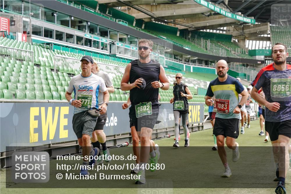 13.09.2026 - 21. swb-Marathon Bremen Michael Burmester http://msf.ph/oto/10440580 13.09.2026 13:06:48 Laufen im Stadion 109, 132, 156, 217, 244, 287, 303, 310, 372, 394, 430, 454, 489, 578, 607, 613, 682, 716, 784, 831, 834, 846, 891, 900, 922, 1083, 1189, 1205, 1274, 1365, 1369, 1380, 1387, 1437, 1532, 1533, 1545, 1574, 1581, 1600, 1823, 1841, 1848, 1854, 1871, 1909, 1926, 1938, 2070, 2076, 2090, 2219, 2244, 2265, 2275, 2283, 2310, 2318, 2355, 2356, 2393, 2440, 2464, 2699, 2707, 2721, 2731, 2755, 2818, 2902, 2911, 2949, 2960, 3115, 3444, 3485 meine-sportfotos.de