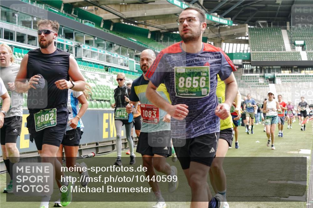 13.09.2026 - 21. swb-Marathon Bremen Michael Burmester http://msf.ph/oto/10440599 13.09.2026 13:06:49 Laufen im Stadion 109, 132, 156, 217, 244, 287, 303, 310, 372, 394, 430, 454, 489, 578, 607, 613, 682, 716, 784, 831, 834, 846, 891, 900, 922, 1083, 1173, 1189, 1205, 1274, 1365, 1369, 1380, 1387, 1437, 1532, 1533, 1545, 1574, 1581, 1600, 1823, 1841, 1848, 1854, 1871, 1909, 1926, 1938, 2070, 2076, 2090, 2219, 2244, 2265, 2275, 2283, 2310, 2318, 2355, 2356, 2393, 2440, 2464, 2699, 2707, 2721, 2731, 2755, 2818, 2902, 2911, 2949, 2960, 3115, 3444, 3485 meine-sportfotos.de