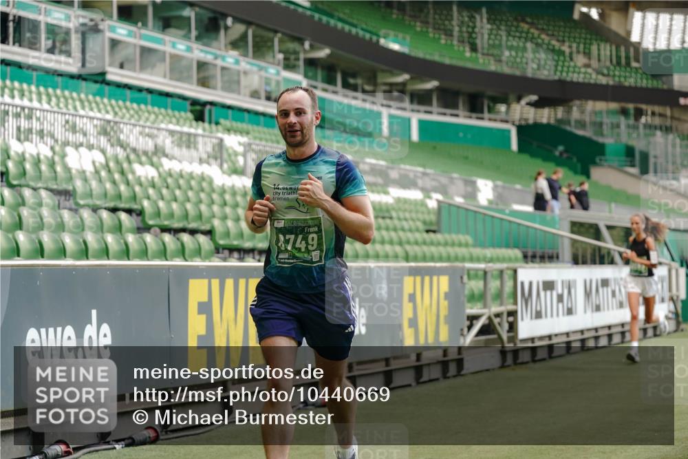 13.09.2026 - 21. swb-Marathon Bremen Michael Burmester http://msf.ph/oto/10440669 13.09.2026 12:42:23 Laufen im Stadion 439, 650, 749, 957, 1009, 1223, 1224, 1411, 1562, 1614, 1619, 1667, 1712, 1745, 1797, 1822, 1850, 1862, 1879, 2094, 2207, 2651, 2986, 3251, 3368, 3584, 3624, 4096, 4399, 4795, 4847, 5316, 5663, 5672, 5828, 6198, 6264, 6929, 6991, 7141, 8065, 8311, 8383, 8394, 8749, 8994, 9065, 9120, 9200, 9533, 277, 346, 807, 895, 901, 1118, 1248, 1320, 1323, 1472, 1576, 1587, 1604, 1717, 1751, 1758, 1911, 2141, 2352, 2670, 3080, 3606, 5160, 5163, 5912 meine-sportfotos.de