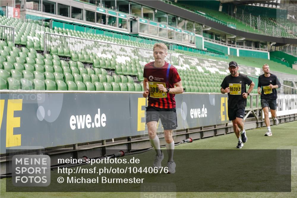 13.09.2026 - 21. swb-Marathon Bremen Michael Burmester http://msf.ph/oto/10440676 13.09.2026 10:27:43 Laufen im Stadion 10096, 10142, 10172, 10189, 10210, 10214, 10223, 10231, 10269, 10270, 10289, 10293, 10294, 10310, 10318, 10319, 10329, 10352, 10393, 10436, 10445, 10464, 10489, 10504, 10508, 10514, 10536, 10541, 10544, 10566, 10583, 10594, 10628, 10638, 10655, 10709, 10744, 10770, 10807, 10814, 10846, 10860, 10873, 10897, 10898, 10917, 10956, 10992, 11058, 11060, 11063, 11076, 11087, 11092, 11110, 11111, 11130, 11135, 11148, 11170, 11193, 11279 meine-sportfotos.de