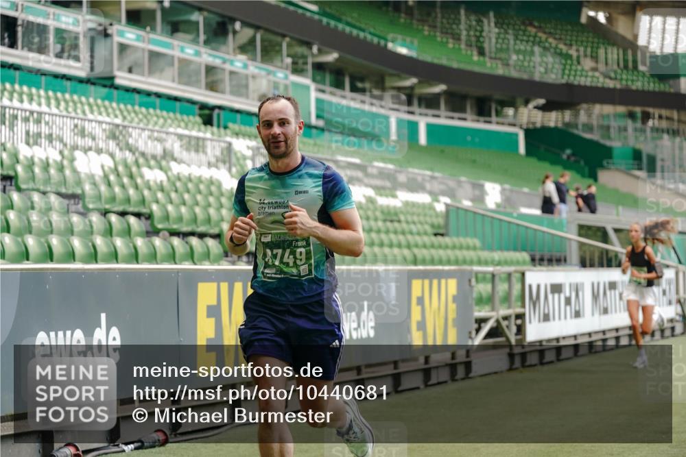 13.09.2026 - 21. swb-Marathon Bremen Michael Burmester http://msf.ph/oto/10440681 13.09.2026 12:42:23 Laufen im Stadion 439, 650, 749, 957, 1009, 1223, 1224, 1411, 1562, 1614, 1619, 1667, 1712, 1745, 1797, 1822, 1850, 1862, 1879, 2094, 2207, 2651, 2986, 3251, 3368, 3584, 3624, 4096, 4399, 4795, 4847, 5316, 5663, 5672, 5828, 6198, 6264, 6929, 6991, 7141, 8065, 8311, 8383, 8394, 8749, 8994, 9065, 9120, 9200, 9533, 277, 346, 807, 895, 901, 1118, 1248, 1320, 1323, 1472, 1576, 1587, 1604, 1717, 1751, 1758, 1911, 2141, 2352, 2670, 3080, 3606, 5160, 5163, 5912 meine-sportfotos.de