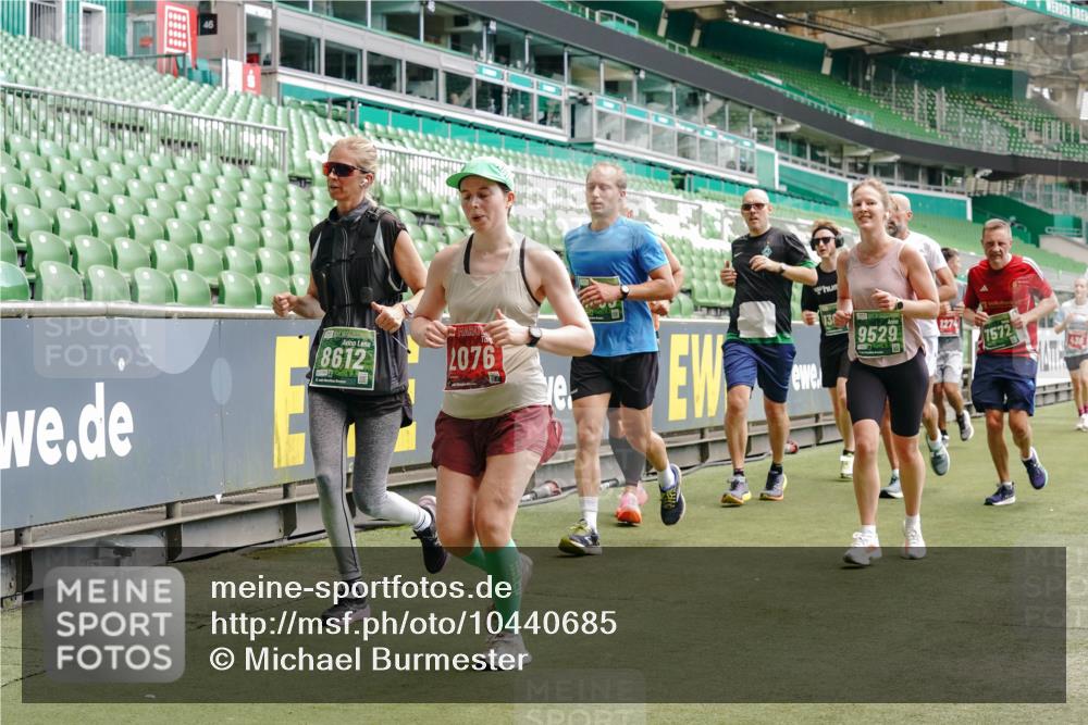 13.09.2026 - 21. swb-Marathon Bremen Michael Burmester http://msf.ph/oto/10440685 13.09.2026 13:06:50 Laufen im Stadion 109, 132, 156, 217, 244, 287, 303, 310, 372, 394, 430, 454, 489, 578, 607, 613, 682, 716, 784, 831, 834, 846, 891, 900, 922, 1083, 1173, 1189, 1205, 1274, 1365, 1369, 1380, 1387, 1437, 1532, 1533, 1545, 1574, 1581, 1600, 1823, 1841, 1848, 1854, 1871, 1909, 1926, 1938, 2070, 2076, 2090, 2219, 2244, 2265, 2275, 2283, 2310, 2318, 2355, 2356, 2393, 2440, 2464, 2699, 2707, 2721, 2731, 2755, 2818, 2902, 2911, 2949, 2960, 3115, 3444, 3485 meine-sportfotos.de