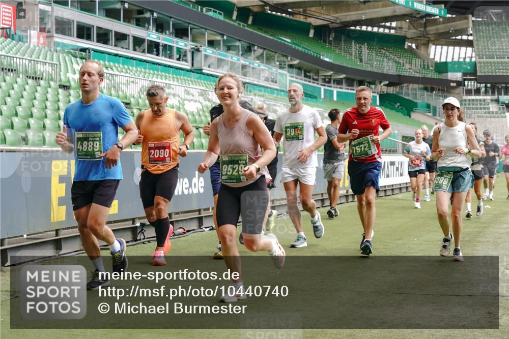 13.09.2026 - 21. swb-Marathon Bremen Michael Burmester http://msf.ph/oto/10440740 13.09.2026 13:06:51 Laufen im Stadion 109, 132, 156, 217, 244, 287, 303, 310, 372, 394, 430, 454, 489, 578, 607, 613, 682, 716, 784, 831, 834, 846, 891, 900, 922, 1083, 1173, 1189, 1205, 1274, 1364, 1365, 1369, 1380, 1387, 1437, 1532, 1533, 1545, 1574, 1581, 1600, 1823, 1841, 1848, 1854, 1871, 1909, 1926, 1938, 2070, 2076, 2090, 2219, 2244, 2265, 2275, 2283, 2310, 2318, 2355, 2356, 2393, 2440, 2464, 2699, 2707, 2721, 2731, 2755, 2818, 2902, 2911, 2949, 2960, 3115, 3485 meine-sportfotos.de