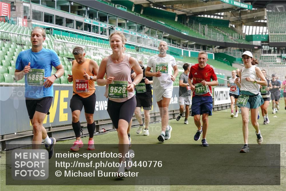 13.09.2026 - 21. swb-Marathon Bremen Michael Burmester http://msf.ph/oto/10440776 13.09.2026 13:06:51 Laufen im Stadion 109, 132, 156, 217, 244, 287, 303, 310, 372, 394, 430, 454, 489, 578, 607, 613, 682, 716, 784, 831, 834, 846, 891, 900, 922, 1083, 1173, 1189, 1205, 1274, 1364, 1365, 1369, 1380, 1387, 1437, 1532, 1533, 1545, 1574, 1581, 1600, 1823, 1841, 1848, 1854, 1871, 1909, 1926, 1938, 2070, 2076, 2090, 2219, 2244, 2265, 2275, 2283, 2310, 2318, 2355, 2356, 2393, 2440, 2464, 2699, 2707, 2721, 2731, 2755, 2818, 2902, 2911, 2949, 2960, 3115, 3485 meine-sportfotos.de